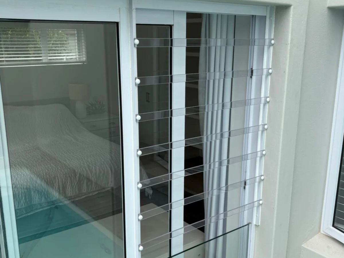 Secure View Protection - High-strength clear polycarbonate bars