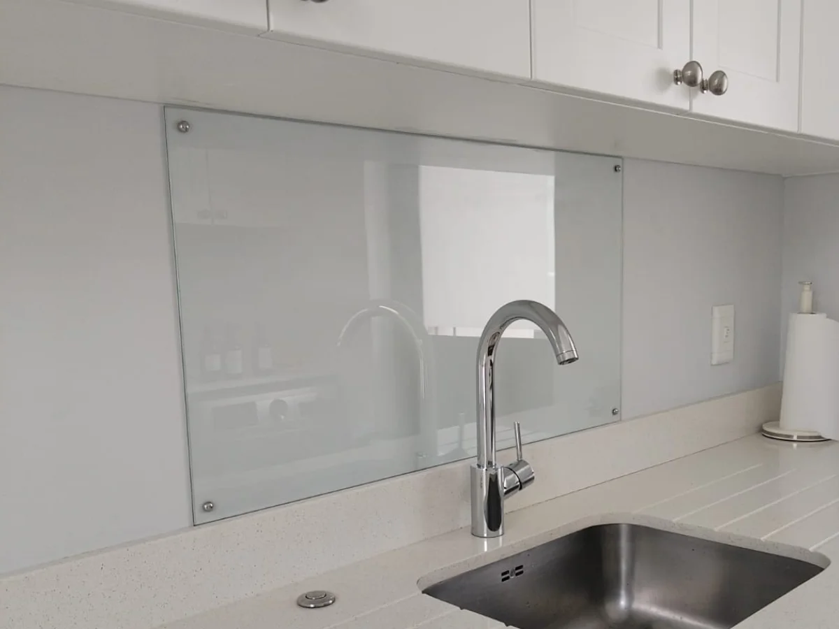 Glass Kitchen Splashback - Hygienic and stylish glass surface