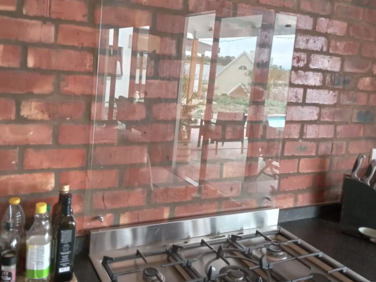 Modern Kitchen Glass - Easy-to-clean modern splashback