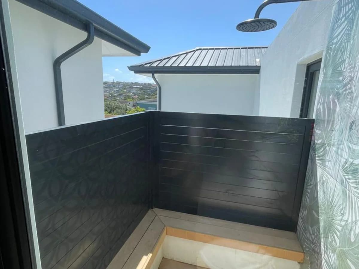 Outdoor Privacy Screen - Aluminium slat privacy screening