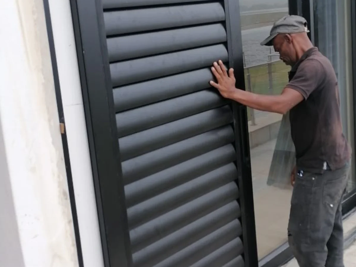 Precision realignment and adjustment of dropped or shifted aluminium doors