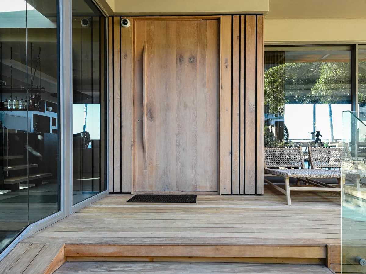 Timber Feature Detail - Rich timber grain detail