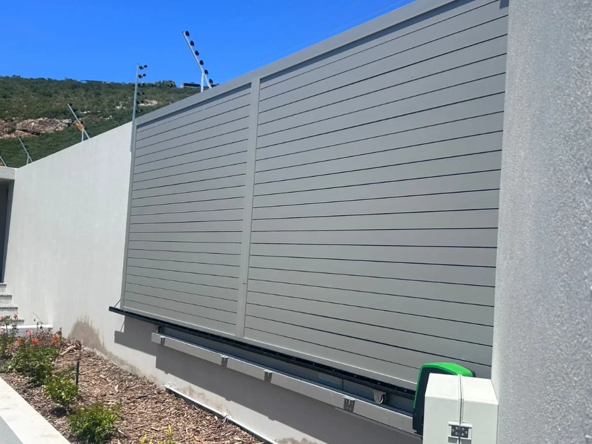 Gates - Motorised Sliding Gate