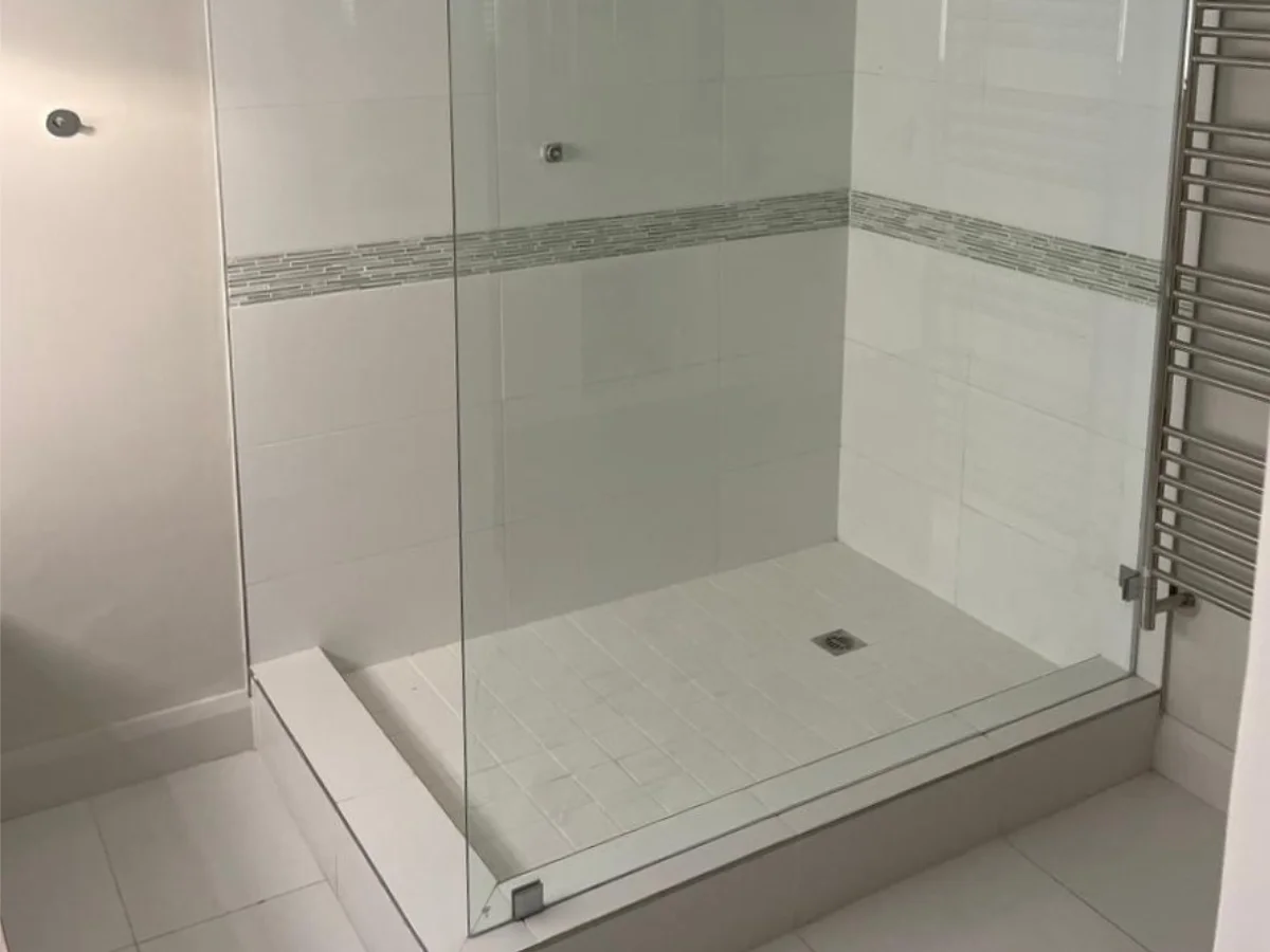 Showers - White Tile Border
