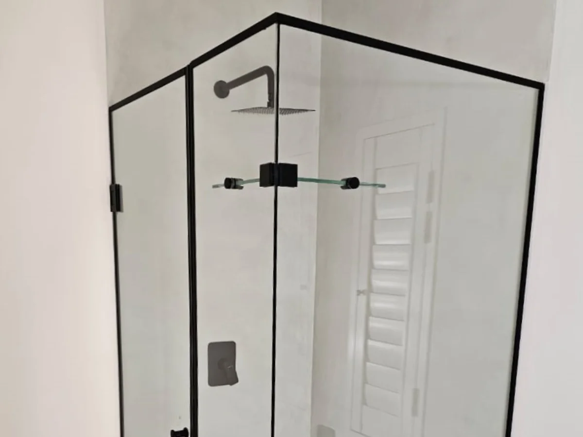 Showers - Black Frame Corner