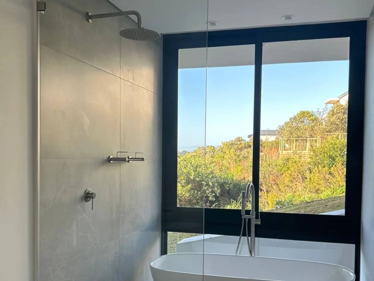 Showers - Bush View Tub